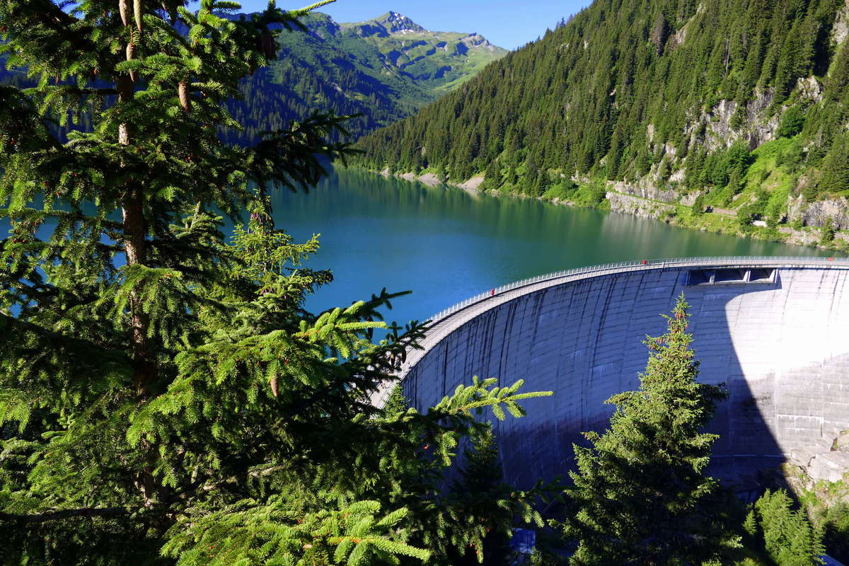 Le barrage et le lac de Saint Guérin